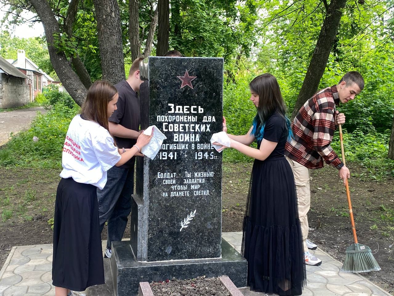 Благоустройство памятных мест.